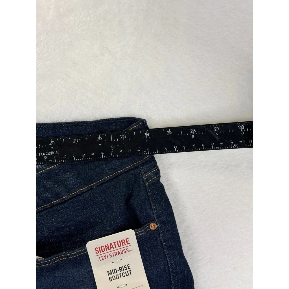 Signature Levi Strauss Mid Rise Bootcut Jeans Dark Wash Super Stretch 28L NEW